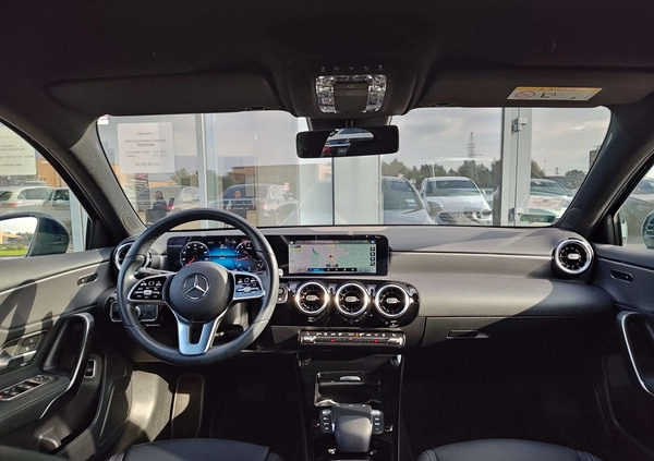 Mercedes-Benz Klasa A cena 129900 przebieg: 30705, rok produkcji 2021 z Góra małe 211